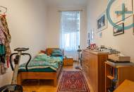 Unbefristet mit 88-jährigen Mieter: 2-ZIMMER ALTBAUCHARME