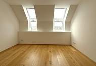 Neuwertige 4 Zimmer DG-Wohnung! Luftwärmepumpe für Fußbodenheizung und -kühlung! Blower-Door-Gutachten!