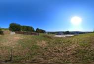 sehr sonniges und ruhiges Baugrundstück mit Bodenplatte