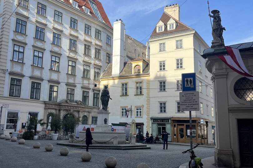 Möblierter Altbaujuwel im Herzen des 1.Bezirkes, charmante 2 Zimmer 51 m² Wohnung, nahe dem idyllischen Franziskaner Platz !, Wohnung-miete, 1.671,29,€, 1010 Wien 1., Innere Stadt