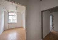 ++NEU++ Sanierungsbedürftige 4-Zimmer Altbau-Wohnung, viel Potenzial!