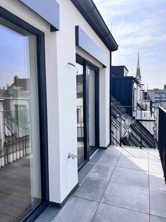 Erstbezug! Schöne Dachgeschosswohnung mit Terrasse