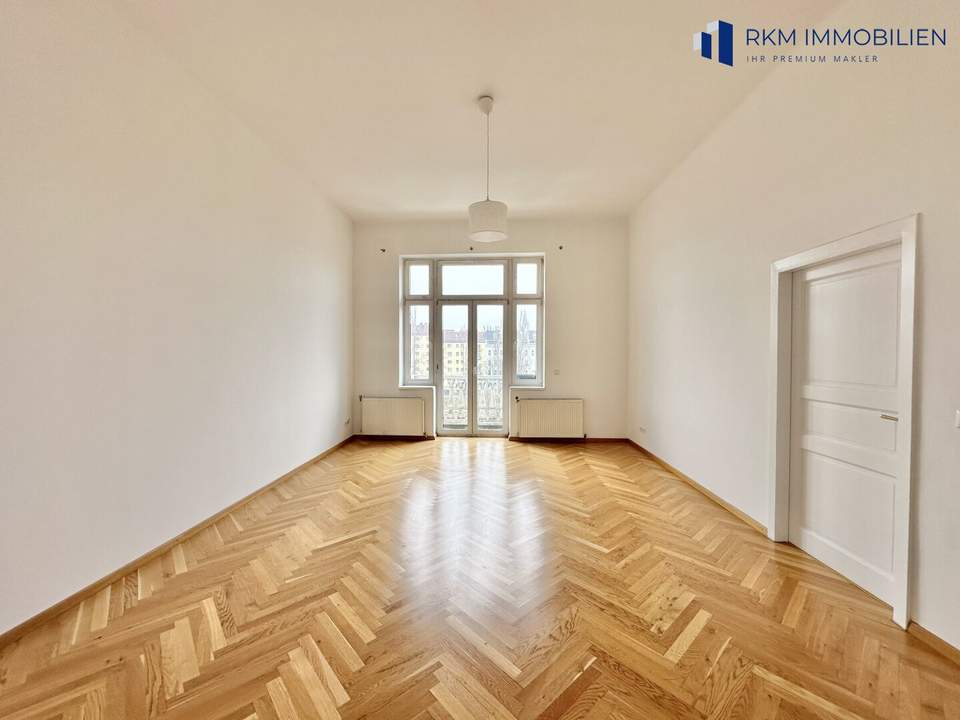 Klassische Wiener Altbauwohnung mit 4 Zimmern und Balkon mit Blick auf den Donaukanal