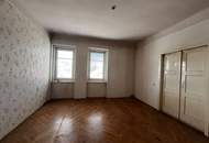 12 Zimmer Haus mit Geschäftslokal auf 948 m2 Grundstück