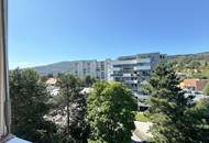 Lichtdurchflutete Wohnung über den Dächern von Graz mit Balkon, Parkplatz und Lift