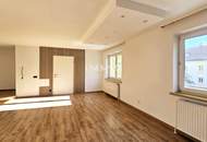 Sonnige, sehr große 4-Zimmer-Wohnung - zwei Bäder, große Küche - im Zentrum von Laxenburg