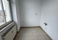 Einziehen oder vermieten: Sanierte 2-Zimmer-Wohnung