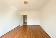 SONNIGE 2 Zimmer zu SANIEREN im 4. Stock!