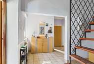 Charmantes Einfamilienhaus mit großzügigem Garten, 2 Garagen und viel Potenzial