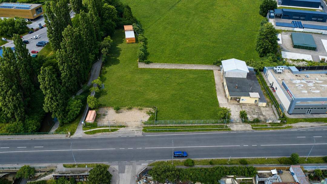 "READY FOR BUSINESS? B17 GUNTRAMSDORF!"