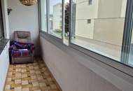Renovierungsbedürftige 4 Zimmer Wohnung mit Loggia