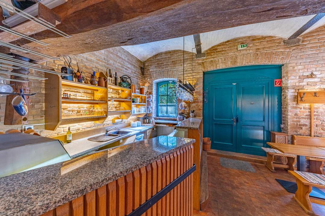 EXKLUSIVES LOKAL MIT WOHNUNG, WEINKELLER &amp; DACHTERRASSE - IHRE CHANCE AUF EIN BESONDERES HERZENSPROJEKT!