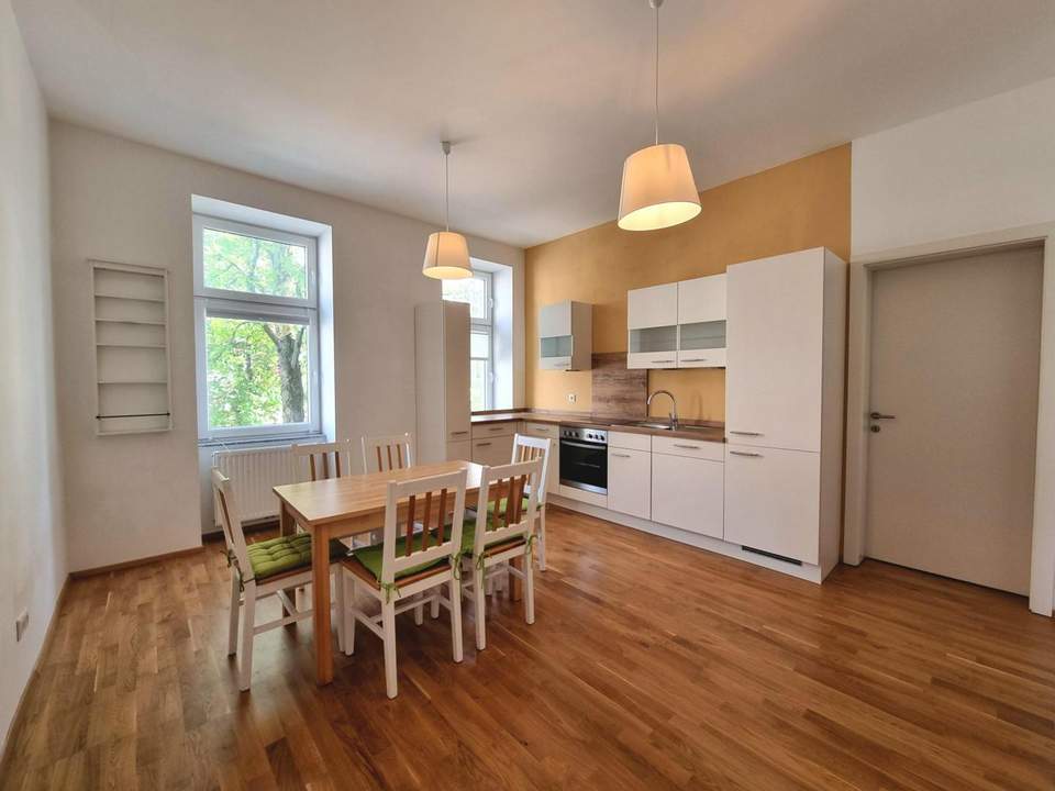 "In Kaufabwicklung"! HOCHWERTIG AUSGESTATTETE ALTBAUWOHNUNG IN RUHIGER LAGE