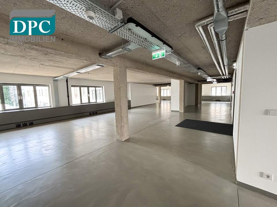 DPC | Modernes Office mit Balkon