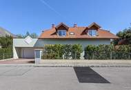 Großzügiges Familiendomizil mit uneinsichtigem Garten, Hallenbad, Sauna und Garage für 2 PKW