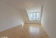 Sonnige 2 Zimmer Dachgeschoss Wohnung mit großzügigem Wohnbereich