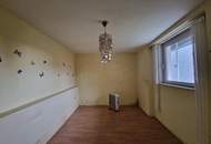 LIEBEVOLLES, SANIERUNGSBEDÜRFTIGES LANDHAUS MIT KLEINEM HOLZSCHUPPEN UND RUHIGEM INNENHOF MIT BESTER INFRASTRUKTUR UND BAHNANBINDUNG