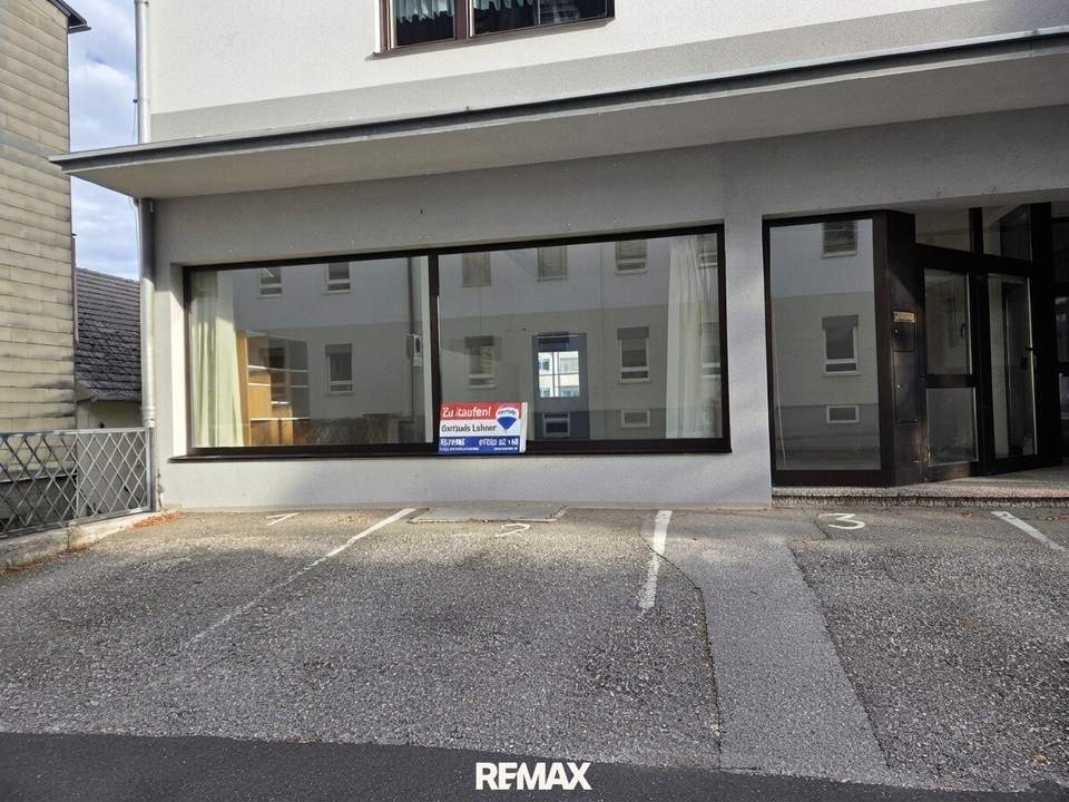 Verkaufsfläche, Büro, Praxis, Atelier, Studio oder Dienstleistungsbetrieb mit 2 eigenen PKW-Abstellplätzen im Ortszentrum von Sierning!