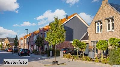 Einfamilien-Doppelhaushälfte mit Garten, Carport und Terrasse