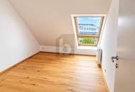 WOHNEN ÜBER DEN DÄCHERN:ELEGANTE DACHGESCHOSSWOHNUNG MIT BALKON UND GARTENMITBENUTZUNG