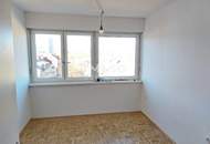 HERZ-JESU-VIERTEL HELLE 2-ZIMMERWOHNUNG IM LETZTEN STOCK MIT SCHÖNEM AUSBLICK + PARKPLATZ