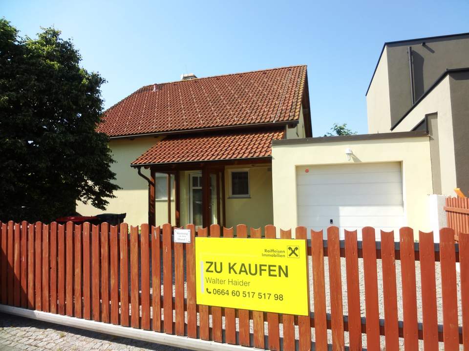 Großzügiges Einfamilienhaus in ruhiger Lage !
