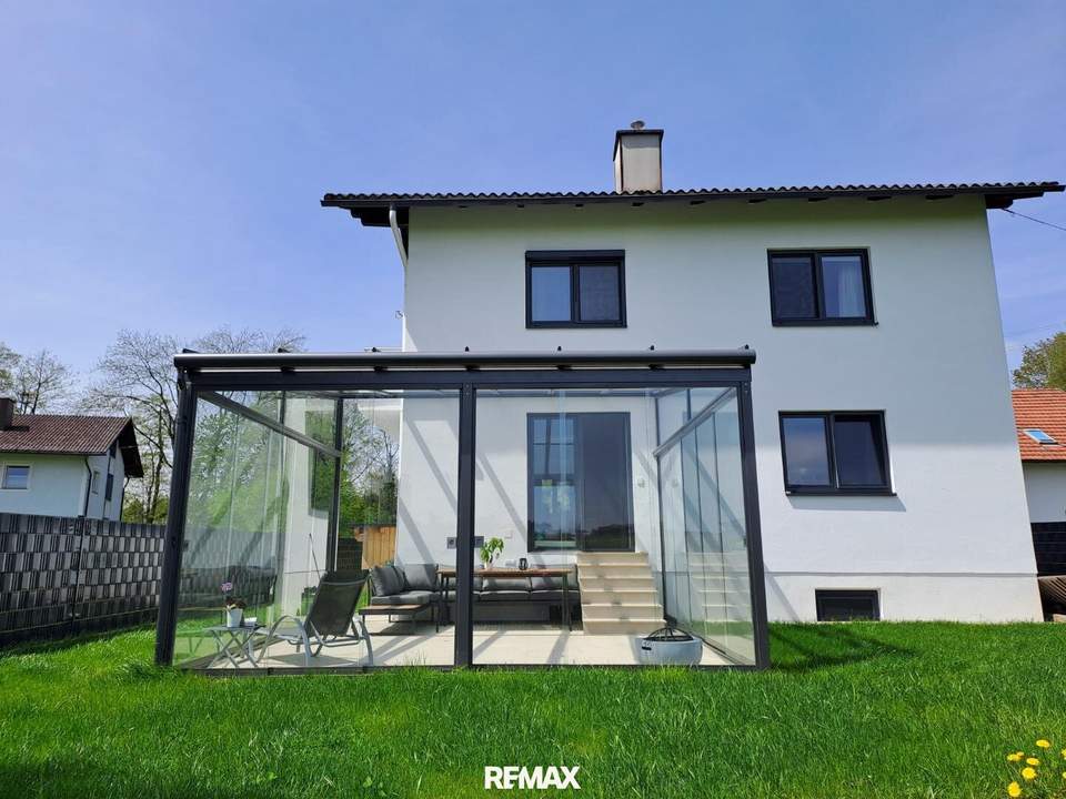 Wohnen im Grünen – Einfamilienhaus mit Wintergarten &amp; tierischem Extra auf vier Pfoten!