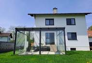 Wohnen im Grünen – Einfamilienhaus mit Wintergarten &amp; tierischem Extra auf vier Pfoten!