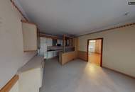 Renovierungsbedürftiges Einfamilienhaus im Zentrum von Knittelfeld mit Carports und Doppelgarage