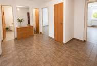 Großzügige 3 bis 4-Zimmer-Wohnung mit Kamin, sonniger Loggia und Stellplatz