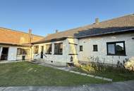 Großes Einfamilienhaus mit Veranda und Wirtschaftsanbau mit uneinsichtigen Garten + Ausbaupotential!
