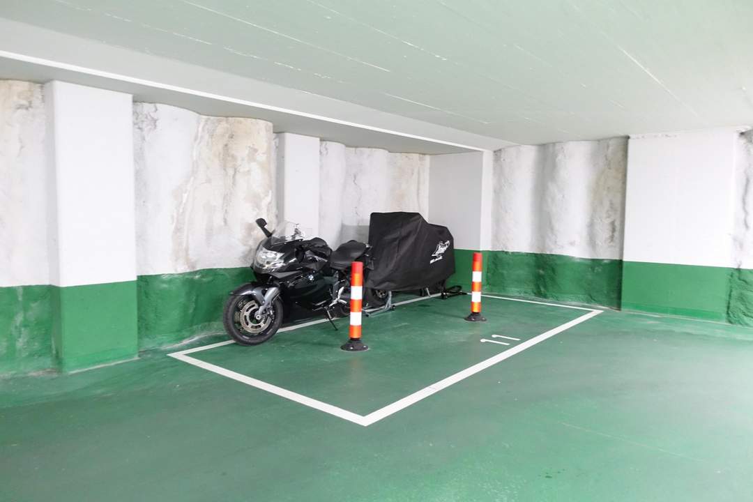 MOTORRAD-Garagenplatz beim Spittelberg zu vermieten! Auto-Lift!