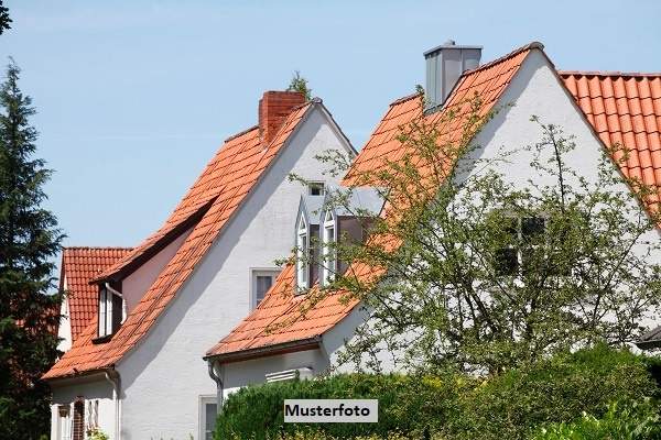 Geräumiges Einfamilienhaus mit ausgebautem Dachgeschoss und vielseitigem Nebengelass