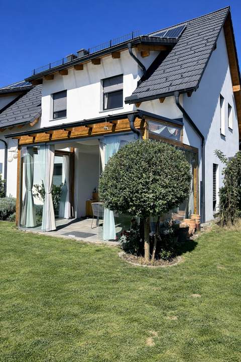 Romantische Ziegelmassiv-Doppelhaushälfte mit Sommergarten und Sauna, voll ausgestattet und provisionsfrei! (Provisionsfrei)