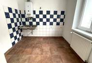 Sanierungsbedürftige 4- bis 5-Zimmer-Wohnung mit 2 Bädern/2WCs in S-Bahn-Nähe