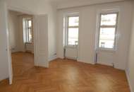 Sanierte Altbauwohnung mit Flügeltüren und neuen Parkettboden