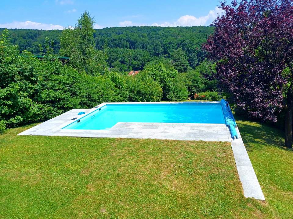 Tolles Baugrundstück mit Fernblick und Sommerhaus