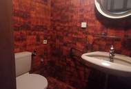 Teilsanierte Endreihenhaushälfte in Schwaz – Stadtrandlage, schöner Garten