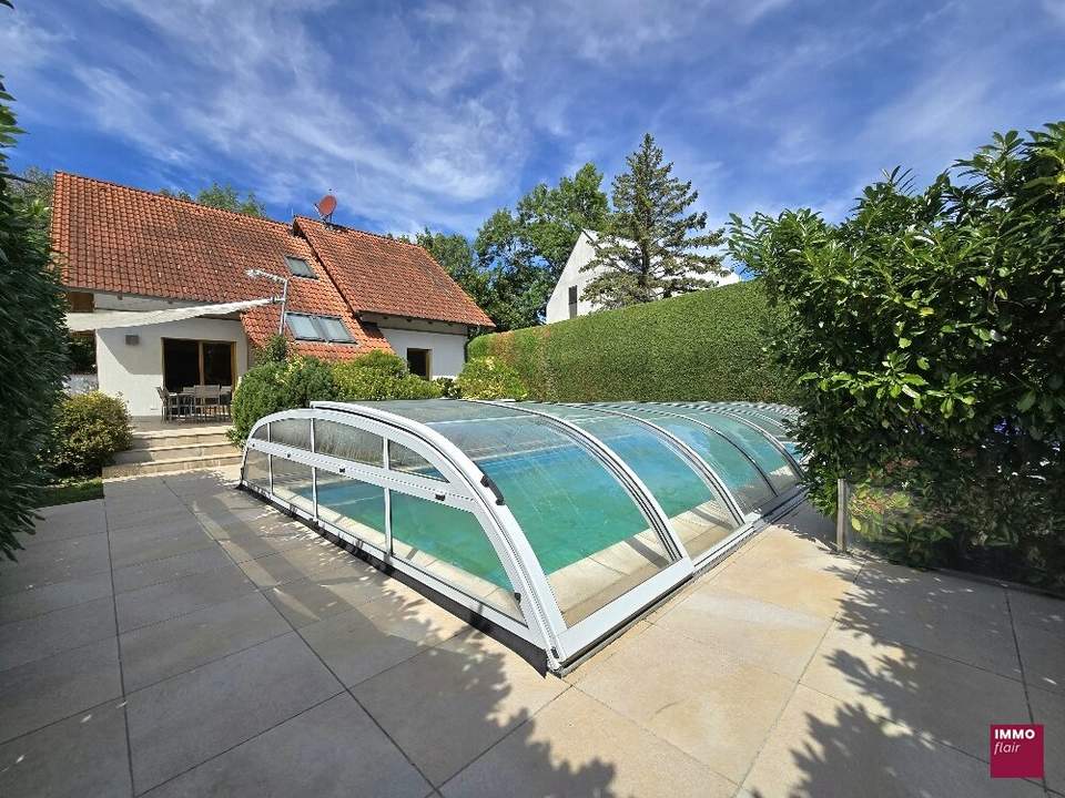 Exklusive Wohlfühlresidenz mit zwei Häusern und Pool