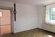 Ruhige Lage mit Gartennutzung! Renovierungsbedürftige Dachgeschoßwohnung