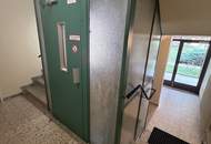 Gut geschnittene 2-Zimmer-Wohnung mit separater Küche nahe Bahnhof Liesing – sanierungsbedürftig