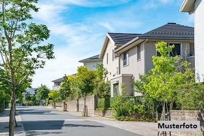 Mehrfamilienhaus mit Terrasse und Garage