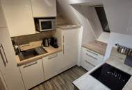 SCHÖNE, ZENTRALE DACHGESCHOSSWOHNUNG MIT SÜDBALKON