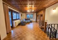 Haus mit zwei Wohneinheiten und Gartenidylle