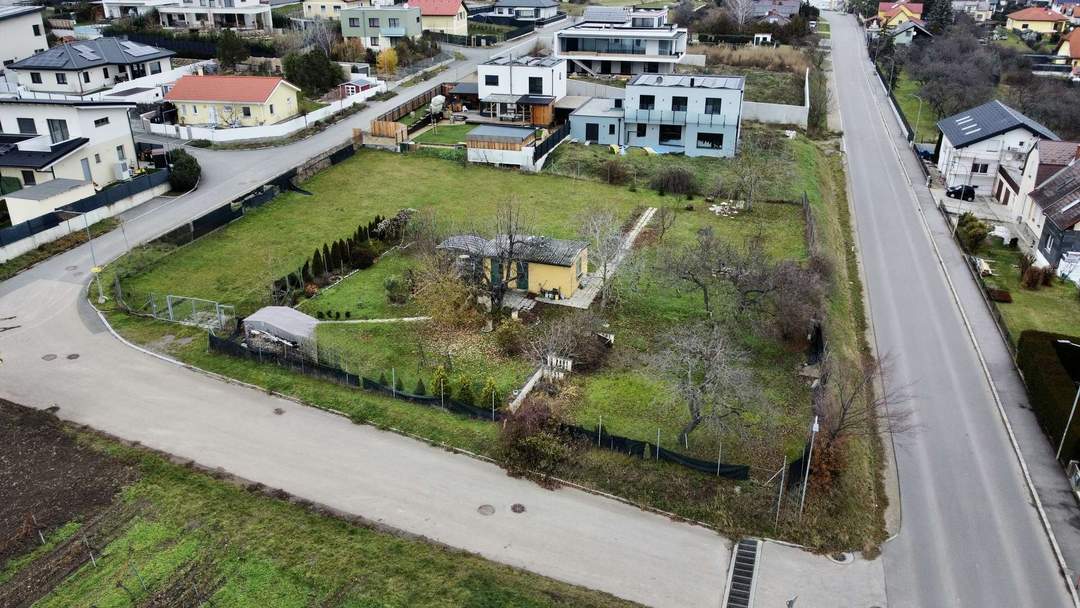 2.154 qm Grundstück, im Weinberg in Retz!!