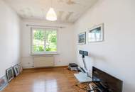 Zwei Einfamilienhäuser auf großzügigem Grundstück in sonniger Lage