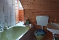 Ruhige Lage mit Gartennutzung! Renovierungsbedürftige Dachgeschoßwohnung