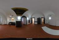**Einzigartige Gewerbeimmobilie im historischen Gebäude, modern saniert, Top1, 243m² & Top2, 221m², flexibel zusammenlegbar, großzügige Parkflächen**