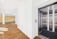 Büro oder Verkaufsraum – flexible Fläche mit beeindruckender Fensterfront