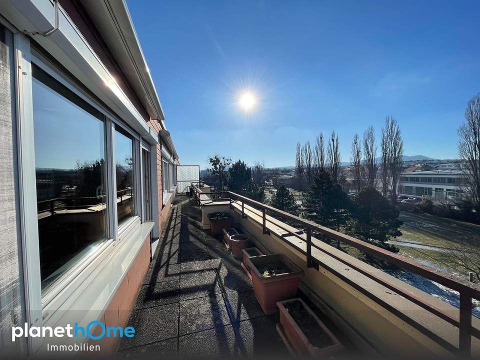 Sonnenuntergänge inklusive: Helle 2-Zimmer-Wohnung mit Terrasse & Fernblick